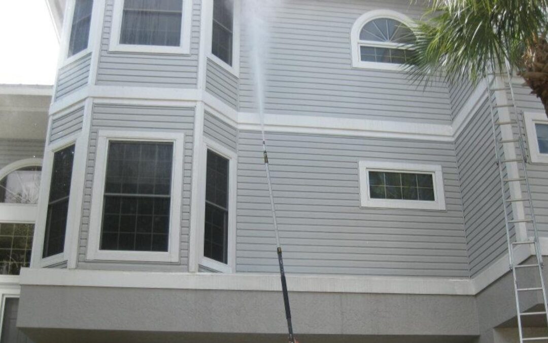 Deciphering the Terms: Window Washing vs Window Cleaning—Which Service Do You Actually Need?